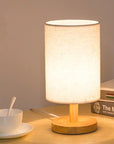Luminária de Mesa Clássica Madeira - Cabo USB - Casa Práticos e Funcionais