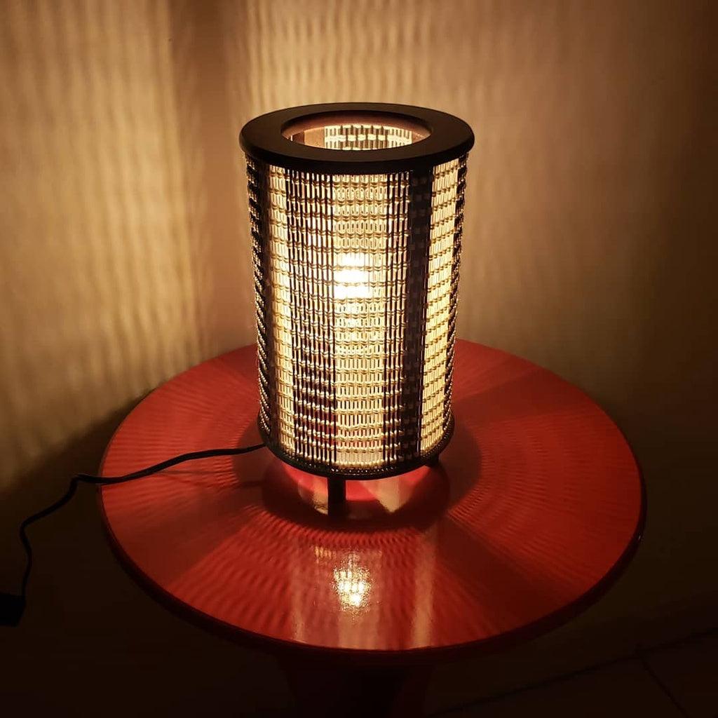 Luminária Rústica com Cúpula de Madeira e Fibra - Casa Práticos e Funcionais